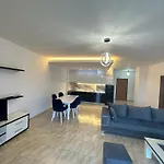 Beachfront At Shkembi Kavajes Kamelia Building Appartement *