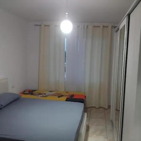 Daire Beachfront At Shkembi Kavajes Kamelia Building *