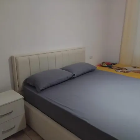 Daire Beachfront At Shkembi Kavajes Kamelia Building
